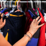 Moda z drugiej ręki: Przewodnik po najlepszych lumpeksach i targach vintage we Wrocławiu