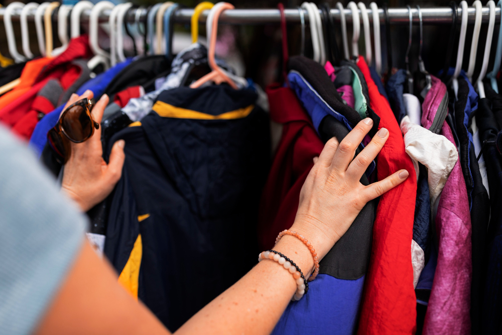 Moda z drugiej ręki: Przewodnik po najlepszych lumpeksach i targach vintage we Wrocławiu